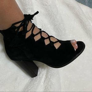 Frye Gabby Ghillie Black Leather Booties- size 5.5